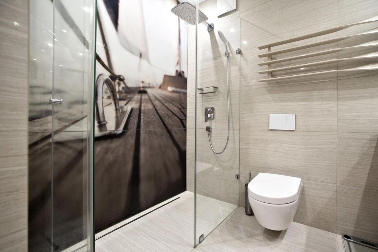 Triton Park Accommodation By P&O Serviced Apartments Varsóvia Exterior foto