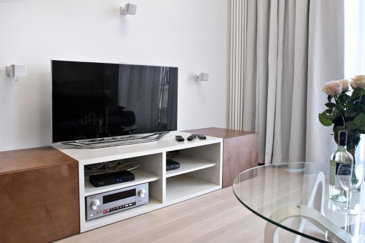 Triton Park Accommodation By P&O Serviced Apartments Varsóvia Exterior foto
