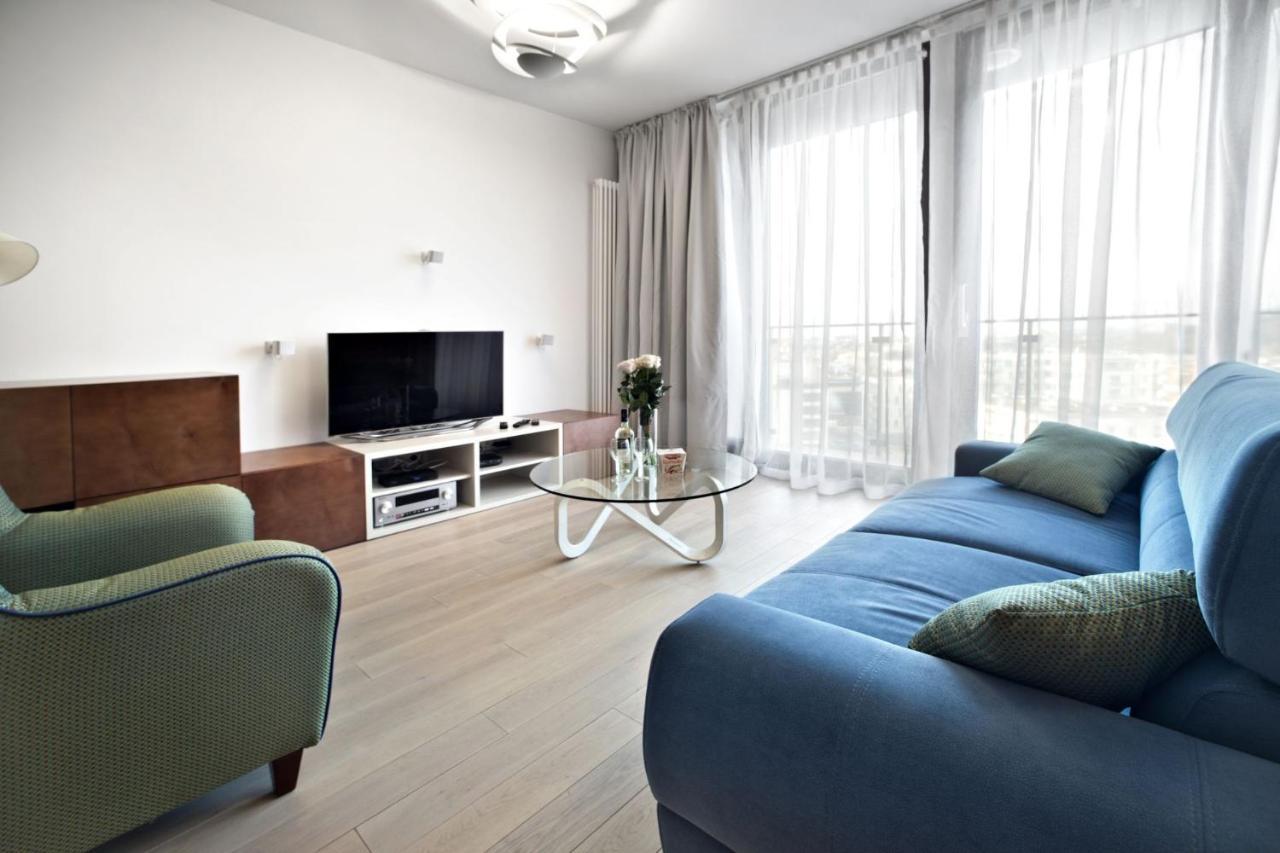 Triton Park Accommodation By P&O Serviced Apartments Varsóvia Exterior foto